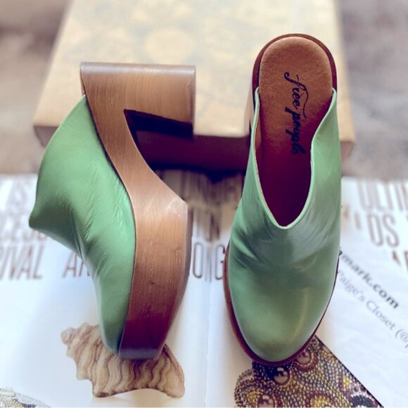 Suki Platform Clogs - Picture 9 of 11